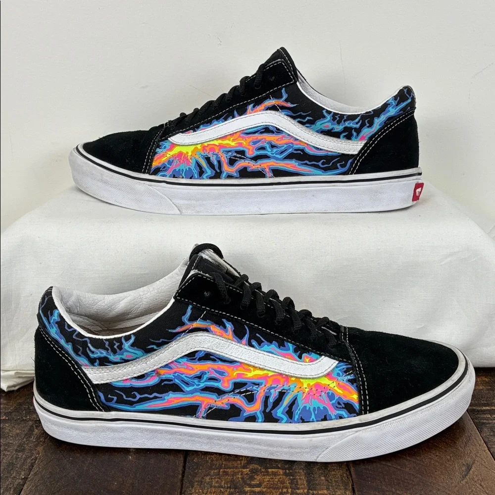 Vans Black Lowtop Sneakers Mens 9.5/Women’s 11 Lace Up Electric Flame Lightning